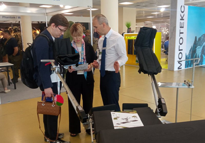 Медин на выставке "Военно-полевая хирургия и реабилитация"