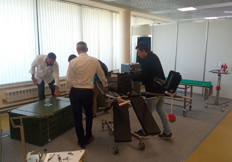 Медин на выставке "Военно-полевая хирургия и реабилитация"